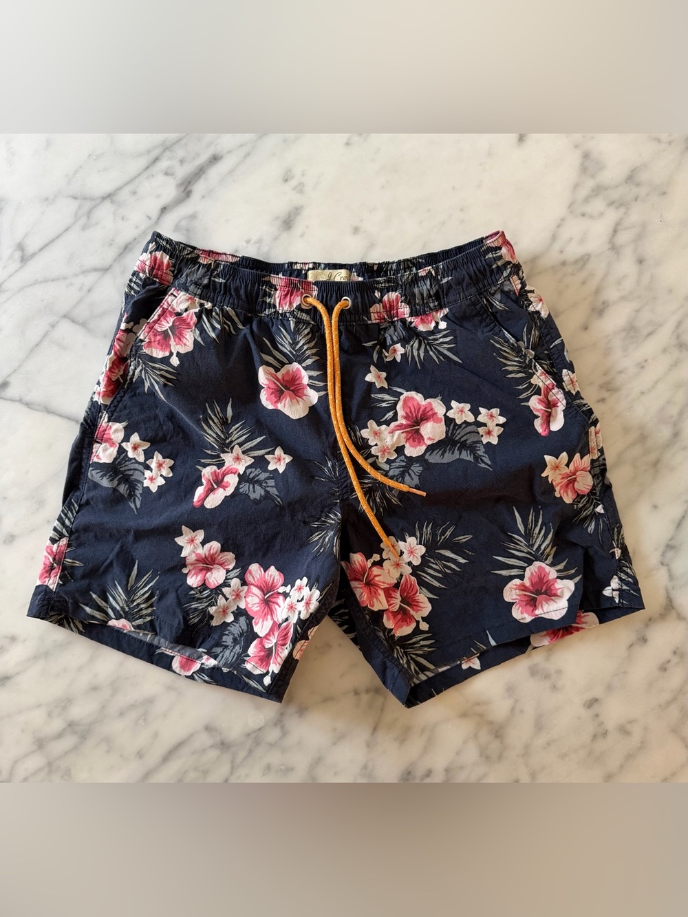 J. Crew Men’s 6" soft-lined stretch swim trunk - Size Men’s Small